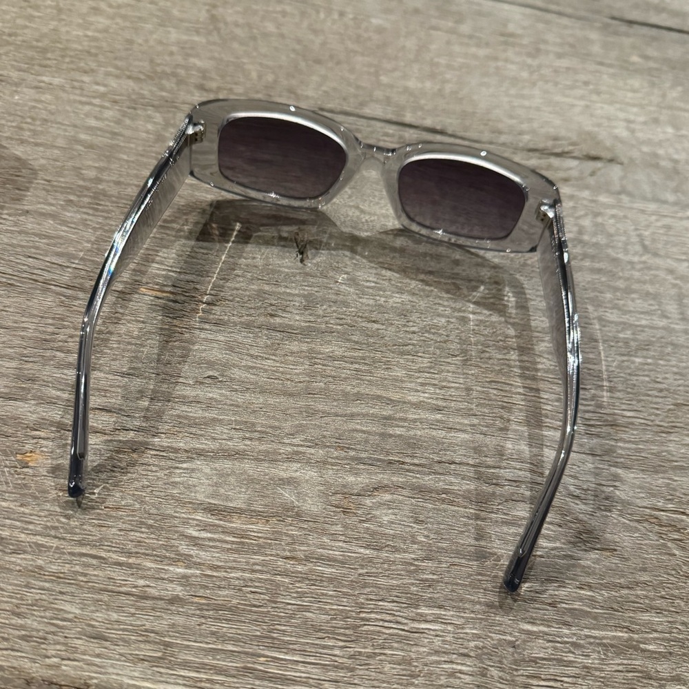 Chimi Polarized Sunglasses #10.2 In Grey — image 7 of 8
